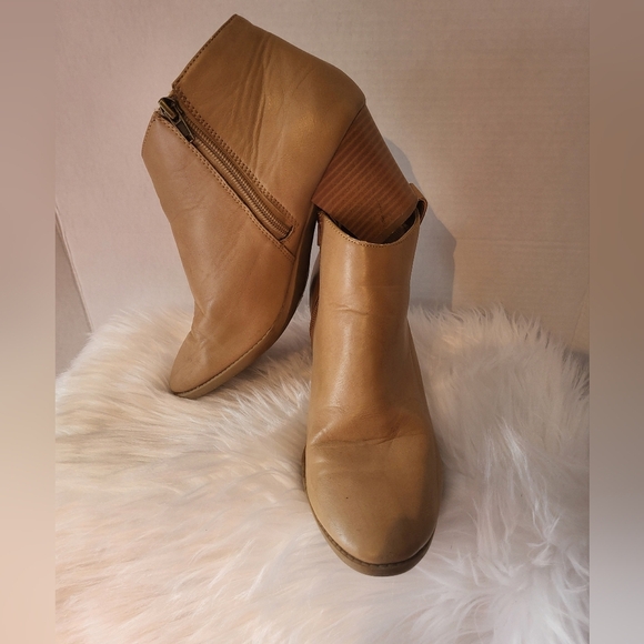 Women's Tan Ankle Boots, Size 8 - Picture 1 of 5